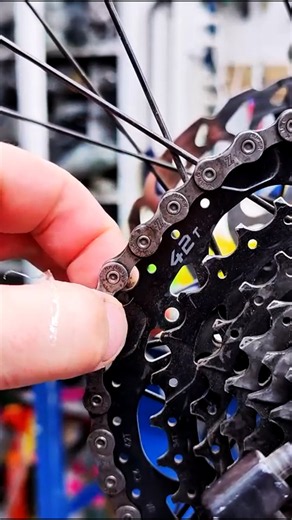 How to check bicycle chain wear using the cassette.