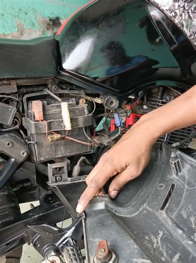 Bike Side Cover Installation | Easy Fix 🔧 #MotorcycleRepair #BikeMaintenance #BikeDIY #TwoWheeler
