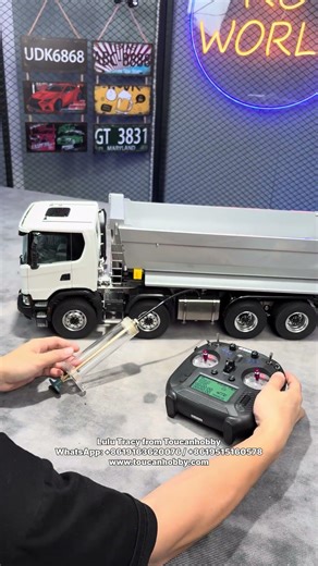 Adding hydraulic oil to Double E Scania G540 8x8 dump truck #scania #rc #rctruck