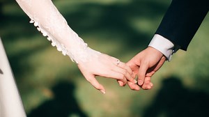 Bride and groom’s outlandish wedding rules go viral: “There will be twerking”