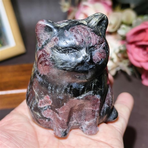Hand Carved Garnet Cat Figurine: Chakra Healing Crystal Cat - Etsy