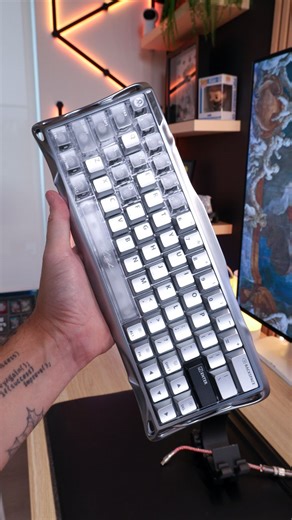 The GravaStar Mercury V60 Pro is finally here — and it’s their first ever 60% keyboard. You get 8000Hz polling rate, Hall-effect magnetic switches, and 5-layer acoustic foam that makes this thing sound buttery smooth. What do you think about a 60% keyboard? ◇ 📌 #pc #desktop #computer #cozy #cozyvibes #tech #fyp #setup #setupgaming #deskinspiration #setupinspiration #setupwars #battlestation #cozyroom #workspace #deskgoals #SetupTour #pcgamer #technology #homeoffice #pcbuild #keyboard #Gravastar