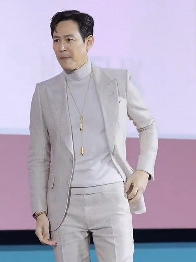 Lee Jung Jae's Striking Modeling Showcase