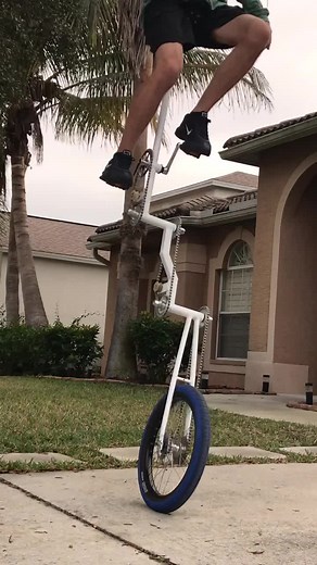 7 foot double offset unicycle #circus #cirque #cirquedusoleil #circusbike #clownbike #unicycle #giraffeunicycle #krisholm