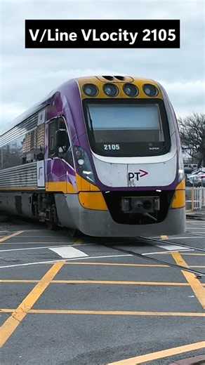 V/Line train at the level crossing #shorts
