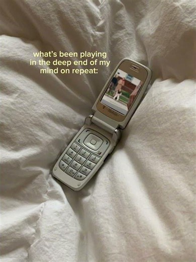 I'm obsessed with this song and music video #juliawolf #y2k #deepend #flipphone #shorts