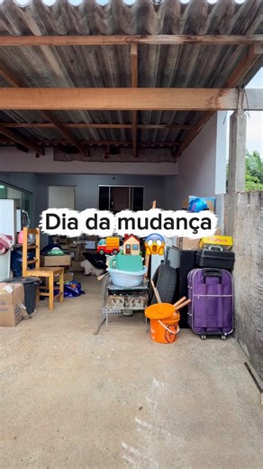 Cassia Piva on Instagram: "Após 5 anos morando em casa de madeira, uma que chovia dentro outra cheia de cupim, chegou o dia de mudar pra casa nova, foi muito cansativo mas ainda bem que Deus coloca pessoas maravilhosas na nossa vida que abrem mão do momento de descanso pra nos ajudar nesses momentos. Só Deus pra recompensar! Apesar da exaustão é por um bem maior e em nome do Senhor Jesus após 6 mudanças em 7 anos de casada tenho fé que essa será a última e a próxima será nossa casa própria com m
