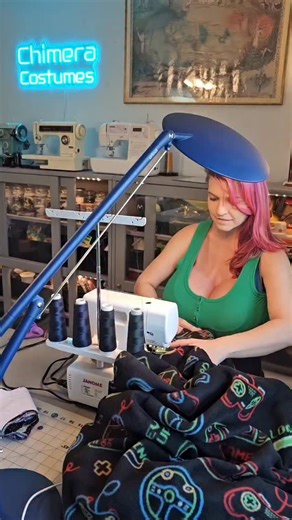 Heidi Lange on Instagram: "Cozy Blanket Tutorial 1. Cut fleece to length (make it extra long for tall folks) 2. Use something round to cut your corners nice and tidy (they should all be the same shape) 3.a. Hem the edges using an overlock machine (like i did) OR 3.b. Finish the edges using an iron and standard stitching (like how you'd hem a skirt) OR 3.c. If you prefer blanket binding that's another option (personally, i dislike it, but it's a completely valid option) 4. Curl up on the couch an