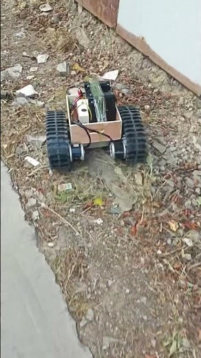 remote-controllable and auto-following tracked vehicle（diy）