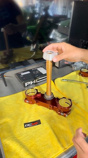 🛠️ GREASING MADE EASY! 🛠️ Tired of the mess and hassle when greasing your steering stem bearing? Say hello to the DCMX Steering Stem Bearing Greasing Tool — the game-changing solution for your bike maintenance! ✅ Just slide it over the stem and bearing ✅ Hit it with your favorite grease and grease gun ✅ In less than 30 seconds, you’ve got a perfectly packed bearing — clean, fast, and efficient No more disassembly. No more guesswork. Just smart maintenance. ** Pro Tip: Use our greaser to push o