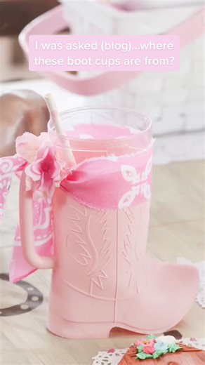Wanna rustle up a cute cowgirl cup? Glow up clear boot cups with this easy DIY! #kidspartyideas #horseparty #cowgirlparty #kidsdrinks #diypartyideas