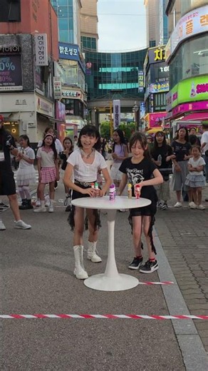 미니 음료수는 공평하게ㅋ#크림서현 #크림서현의랜덤댄스 #판타스틱로드 #현대백화점로데오거리 #준스이 #킹받아 #핫이슈떡볶이 #라이키스튜디오 #제이키즈 #소상공인연합회 #부천시