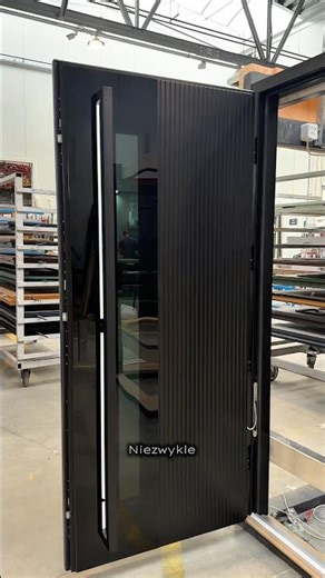 Jeden model w dwóch odsłonach - ciemna i jasna🤍🖤