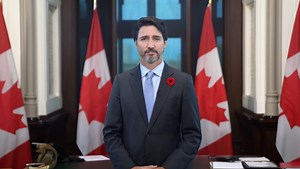 395K views · 10K reactions | Today, we honour the women and men who have served - and who continue to serve - our country with bravery and courage. We also pay our respects to those who made the ultimate sacrifice for our freedom, peace, and democracy. Lest we forget. https://bit.ly/2IrMhCf | Justin Trudeau | Facebook