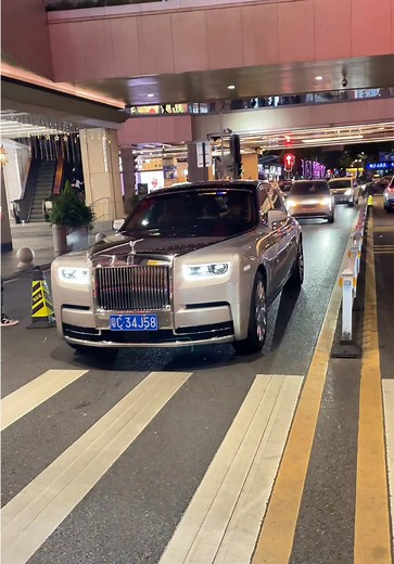 Thảm bay Rolls Royce Phantom VIII – Sự sang trọng đỉnh cao