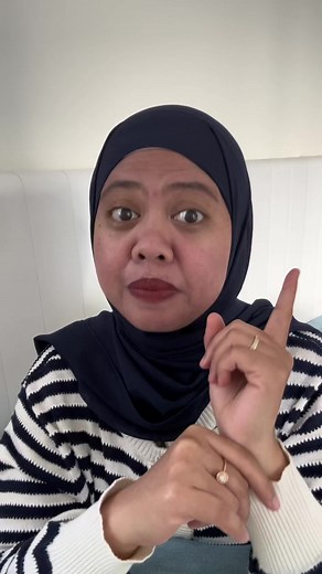 Persahabatan Kucing dan Anak Kecil - Mini Zoo Bogor