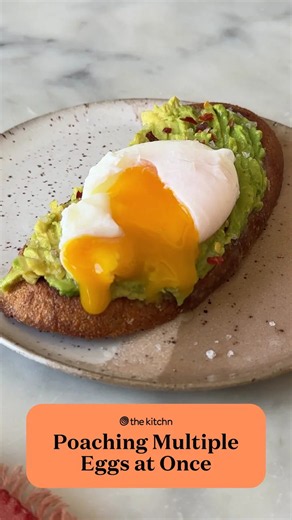 How to Make Perfect Poached Eggs for a Crowd