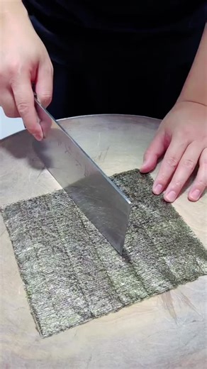 Master the Chinese Style Hotdog Cutting Trick