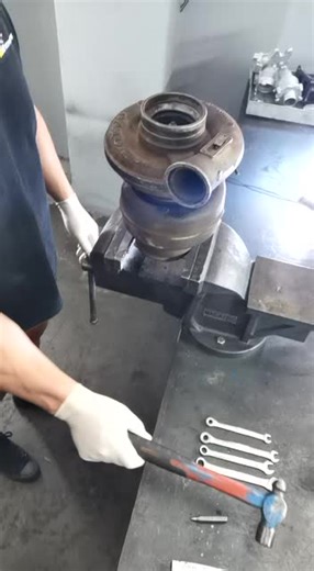 Strip & Rebuild 👏🏻 #turborepairsSA #TrendSA #foryou #foryoupage #fyp #duet #viralvideos #trending #Turbotok #TurboSA #hybridturbo #downpipes #intercoolingpipes #bigturbo #tuning #turbofinishengineering