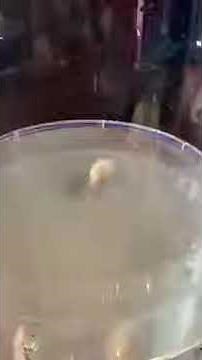 アオギリの種が飛ぶ様子【茨城県自然博物館】
