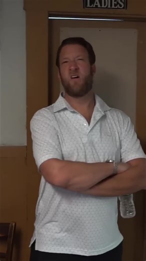 Barstool Pizza Review: The Little Rendezvous