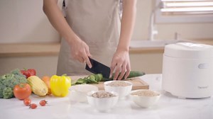 Small Rice Cooker 3 Cups Uncooked,1.6L Rice Cooker Small, Mini Rice Cooker for 2-4 People, Travel Rice Cooker, Multi-cooker for Brown Rice, White Rice, Quinoa, Steel Cut Oats, and Grains, Black