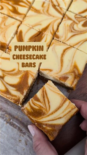 Pumpkin Cheesecake Bars #pumpkinrecipe #cheesecake #holidaybaking