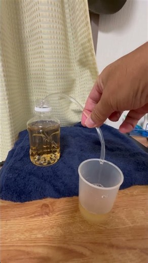 ペットボトルからホースを使ってお茶を注いでみた🍵