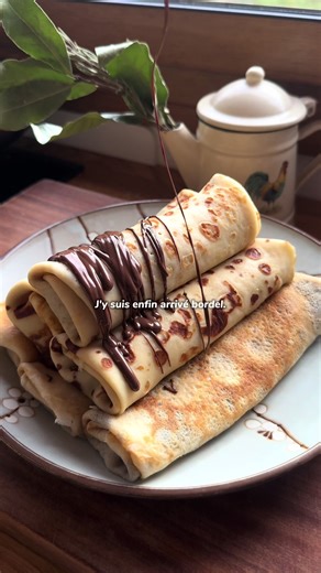 Ma meilleure recette de pâte à crêpe… Si tu l’as loupée l’année dernière, je te la remets ici. Et demain je poste une version sans alcool pour ceux qui font le dry en ce moment. Ingrédients (pour 25 à 30 crêpes) : 900ml de lait 4 œufs 400g de farine (T55) 80 à 140g de beurre demi sel (Perso j’ai mis 140g mais je suis en mode winterbody en ce moment ;) 1 pincé de fleur de sel 1 bouchon de rhum ambré 15cl de bière blonde ⚠️Le lait doit être a température ambiante ou tiède et le beurre bien fondu, 