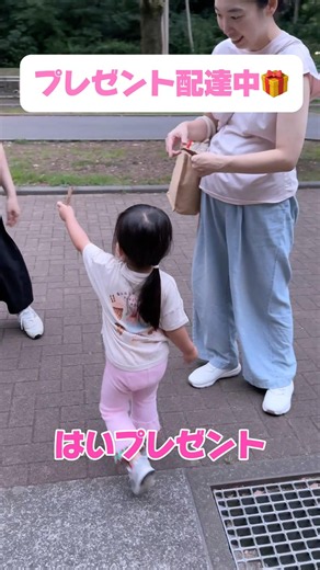 The "Best Gift" a 2-Year-Old Ever Found Leaves Adults Melting...!