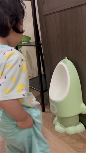 배변훈련을시작해볼까요?🤭본건잇는지진취적입니다👶🏻반은성공인가요✌️#20개월아기#비글미#개구쟁이#아들일상#성장일기#아기#아기쇼츠#shorts#웃는아기#아기모델#해피바이러스