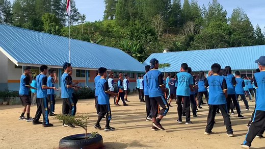 Senam Poco Poco Guru Olahraga dan Murid SMP