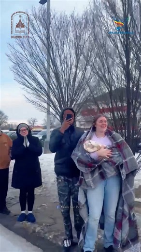 🌸️ This morning on Day 99 - 2/1/2026, the weather was so cold. But what we saw along the road warmed our hearts completely. So many people came out to greet and welcome us, bringing with them the most beautiful, colorful flowers. The vibrant colors of the flowers shined so brightly against the cold morning—reds, yellows, whites, pinks—each one a gentle gift of warmth and love offered with an open heart. In the coldest of mornings, the most beautiful colors appeared. In the harshest conditions, 