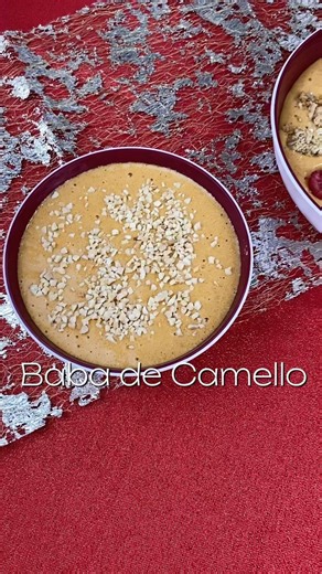 Baba de Camello 🤤 ▪️1 lata de leche condensada cocida (397 g) ▪️5 huevos (yemas separadas de las claras) Para decorar: ▪️Almendra tostada (triturada) ▪️Muesli y frambuesas . Preparación: 1 – En un Tazón Mezclador, añadir la leche condensada cocida y 5 yemas. Remover bien con el Batidor. 2 – En el Easy Speedy, colocar las 5 claras y batir en la posición I hasta quedar a punto de nieve. 3 – Envolver lentamente las claras en el preparado anterior. Colocar en los Cuencos Allegra y reservar en el fr