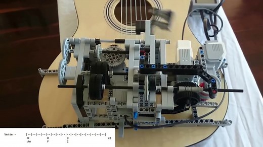 乐高组成的机械 弹吉他！！！