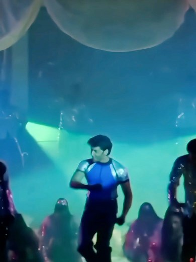 Learn the Body Roll Dance with Hrithik Roshan