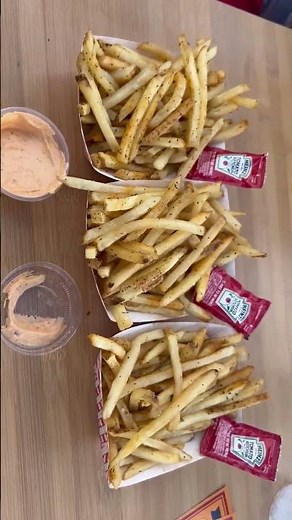 The first‑ever French Fry Festival in Los Angeles! 😋 #frenchfries #festivalvibes #frenchfry