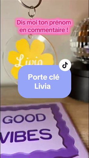 Réponse à @Livia🎀 @Livia🎀 Porte clé Livia 🥰✨ #personnalisé #cricutmade #porteclé