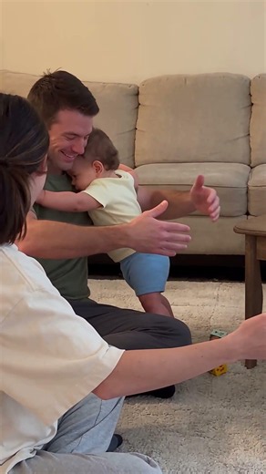 The ultimate betrayal.Mommy vs. Daddy hug test… the ending shocked her! 😭 #familia
