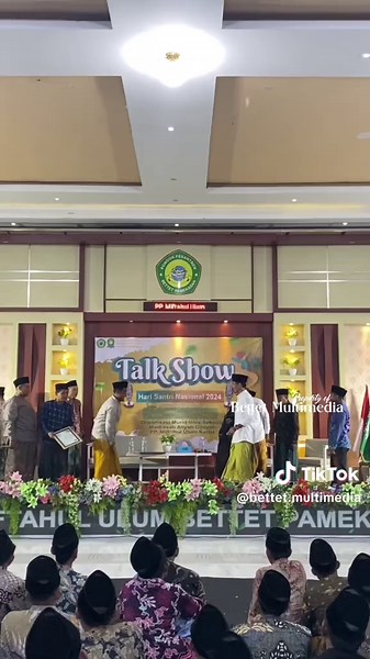 Talk Show Dalam Rangka Hari Santri Nasional 2024 oleh Organisasi Murid Intra Sekolah Madrasah Aliyah Diniyah PP. Miftahul Ulum Bettet Pamekasan. Tema: Santri visioner merajut masa depan dengan spirit perjuangan ulama’. #talkshow #harisantrinasional #santripondok #santrivisioner #generasiulama #matapena #pondokpesantren #santrikeren