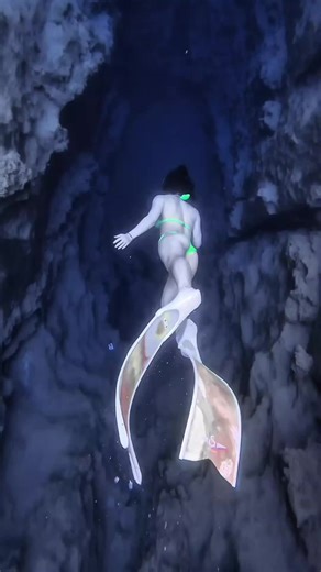 海底世界真的太有吸引力了！真是独特的韵味 #fyp #swim #dive #girl #beauty #explore