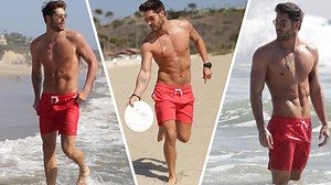 Nick Bateman: Abs For Days!