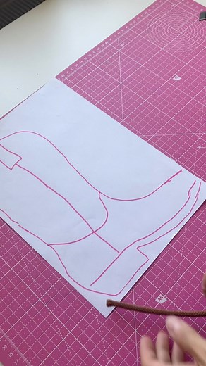 Renata on Instagram: "Cowboy boot making process . It’s a Great Wall art for any western theme home . Ideal for kids as well as adults . Add a bit of western charm to your home #cowboyboots #ranchostyle #woody #texasgirl #lidsbedroomdecor"