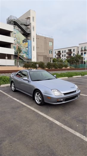 Cool Car Features on Instagram: "Let’s check out some of the cool features of the 5th generation 1999 Honda Prelude. ￼#Honda #Prelude #1999model #classiccar #carreview"