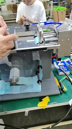 Semi automatics flat labeling machine for boxes