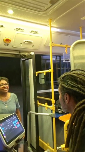 La tecnología sigue avanzando, pero estamos en Uruguay mi gente. Nuestro andar no es ni mejor ni peor, solo es mas lento... Tenga os paciencia 😁🙏🏾 #parati #transporte #montevideo #uruguay #tecnologia