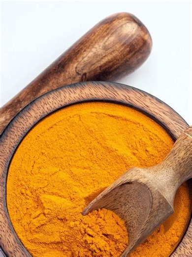 கடையில் வாங்குவதை விட நன்மையளிக்கும் வீட்டில் தயாரிக்கும் மஞ்சள் தூள்