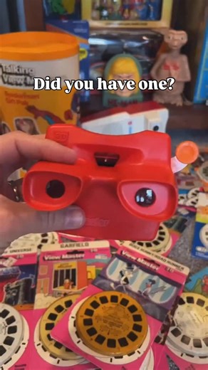 Recaptured 80s on Instagram: "Some of the best toys that we had when we were kids required no batteries - like this one! We could look at 3D images through a viewer and look at scenes of our favorite stories and characters and TV shows. I loved this as a kid in the 80s…and must admit that I still do today. Did you have a View Master? . . #nostalgia #throwback #childhoodmemories #80s #toys"