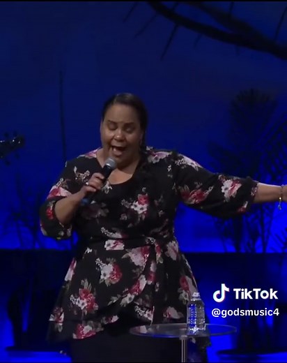 Hay un Río de Vida - Virginia Brito | Alabanzas Cristianas