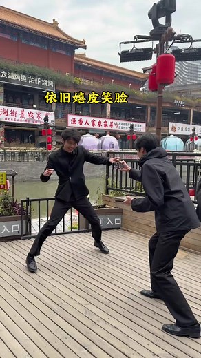 刘梓逸逗笑与跨年盛典的精彩时刻
